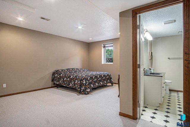 10 E Big Sky Pl Place, Sioux Falls, SD 57110