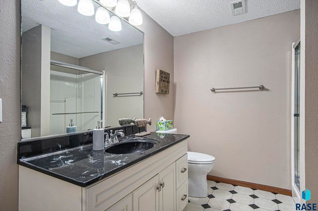 10 E Big Sky Pl Place, Sioux Falls, SD 57110