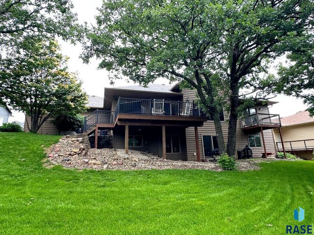 10 E Big Sky Pl Place, Sioux Falls, SD 57110