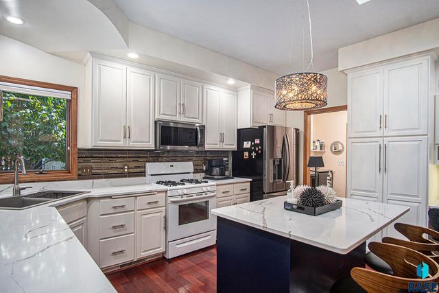 10 E Big Sky Pl Place, Sioux Falls, SD 57110