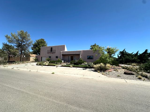 621 N Palmer Lane NE, Rio Communities, NM 87002