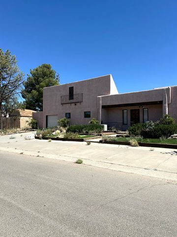 621 N Palmer Lane NE, Rio Communities, NM 87002