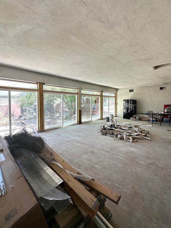 Image 18 of property listing at 621 N Palmer Lane NE, Rio Communities, NM 87002