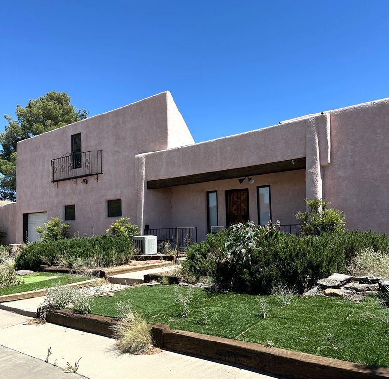 Image 2 of property listing at 621 N Palmer Lane NE, Rio Communities, NM 87002