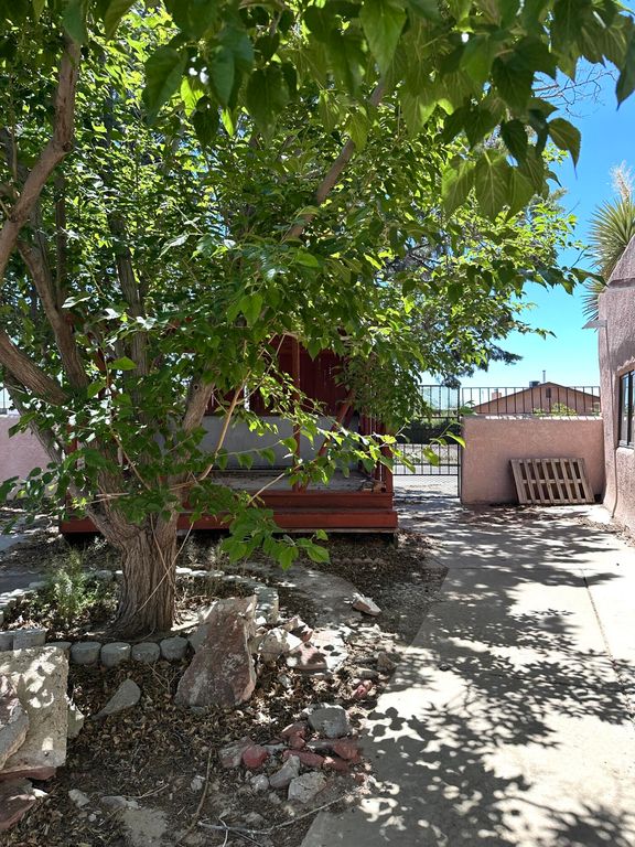 Image 39 of property listing at 621 N Palmer Lane NE, Rio Communities, NM 87002