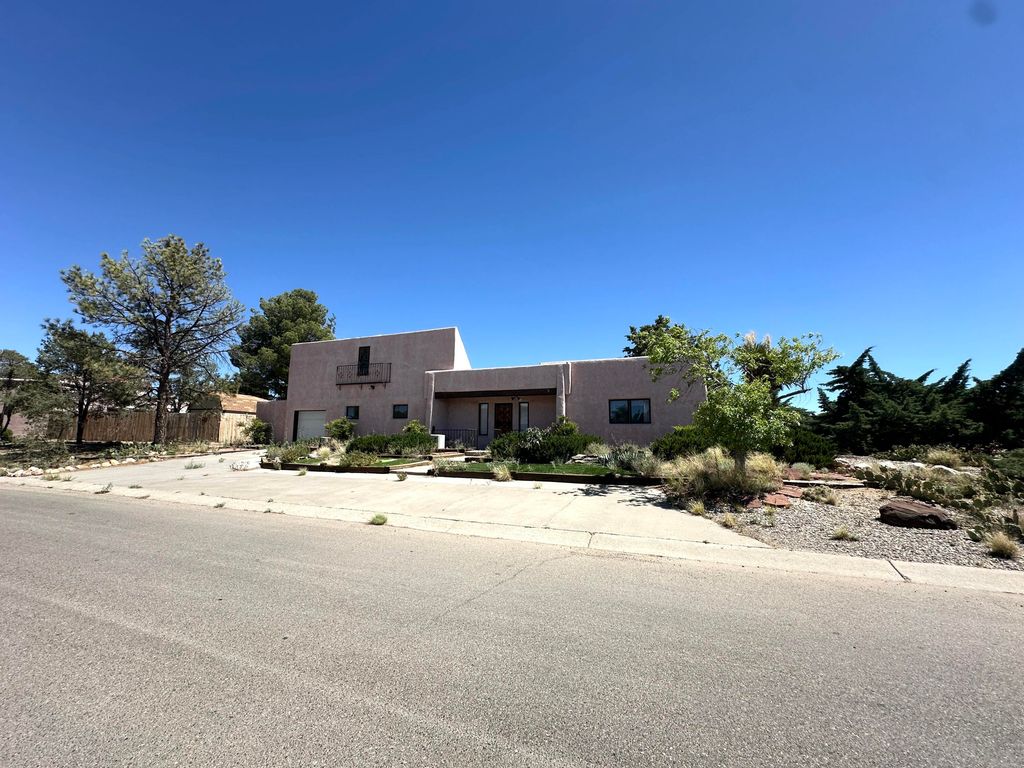 Image 44 of property listing at 621 N Palmer Lane NE, Rio Communities, NM 87002