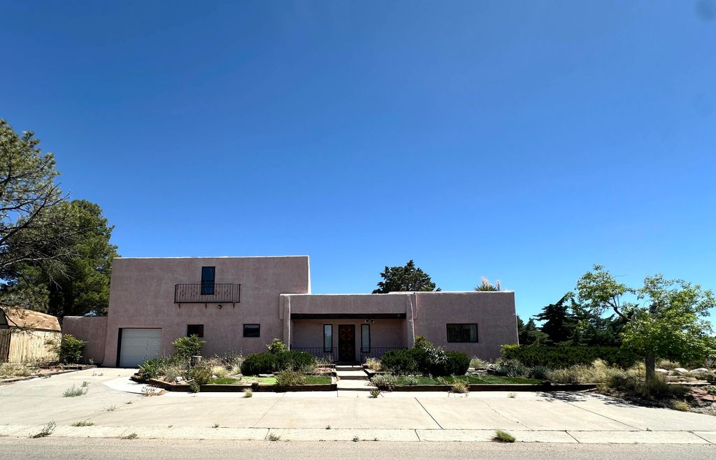 Image 5 of property listing at 621 N Palmer Lane NE, Rio Communities, NM 87002