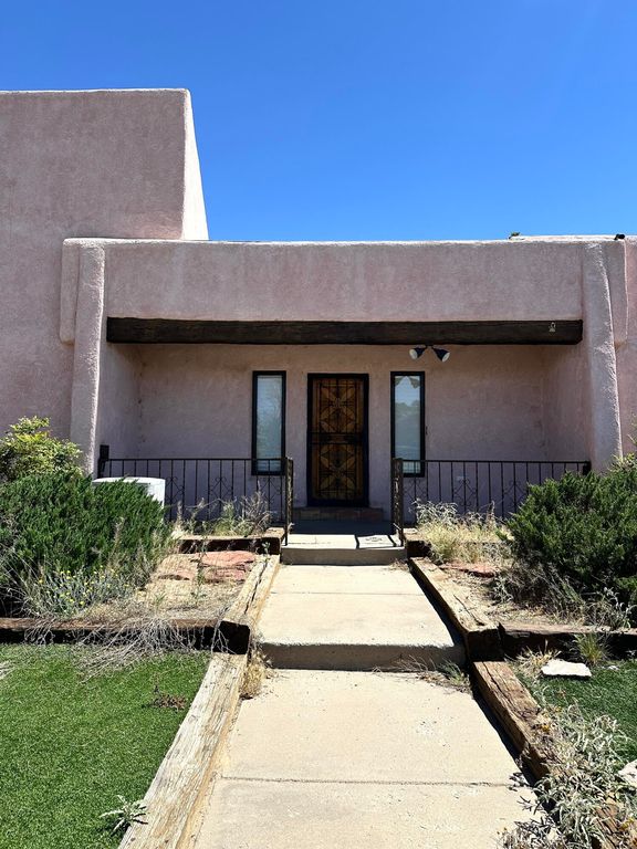 Image 6 of property listing at 621 N Palmer Lane NE, Rio Communities, NM 87002