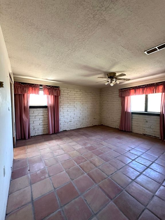 Image 8 of property listing at 621 N Palmer Lane NE, Rio Communities, NM 87002