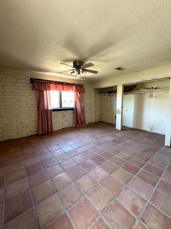Image 9 of property listing at 621 N Palmer Lane NE, Rio Communities, NM 87002