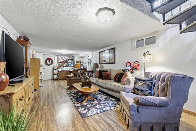 446 MOUNT VERNON Street, Council Bluffs, IA 51503