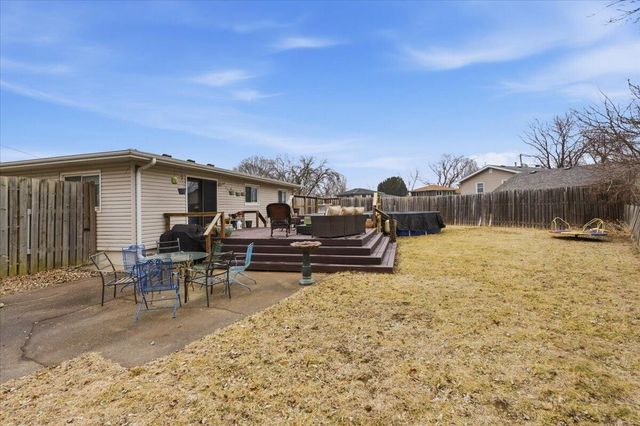 446 MOUNT VERNON Street, Council Bluffs, IA 51503