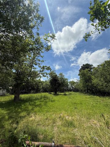 2929 2nd Avenue N, Texas City, TX 77590