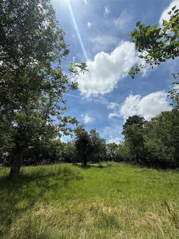 2929 2nd Avenue N, Texas City, TX 77590