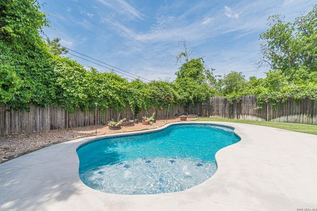 746 W Merriweather, New Braunfels, TX 78130