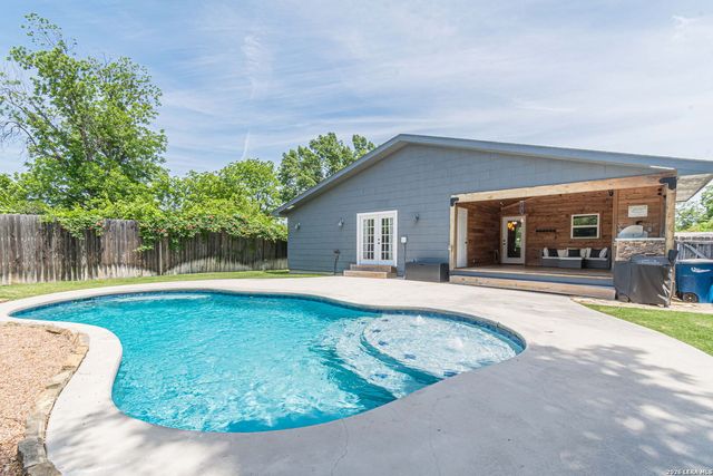 746 W Merriweather, New Braunfels, TX 78130