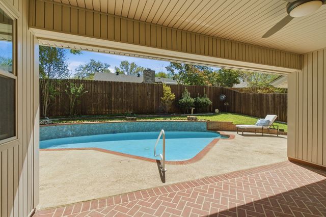 1704 Saxon Drive, Bedford, TX 76021