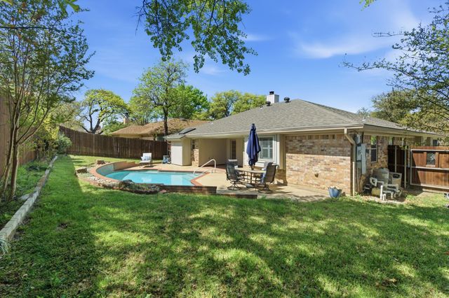 1704 Saxon Drive, Bedford, TX 76021