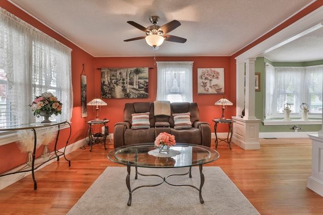 170 Warwick St, Lowell, MA 01851