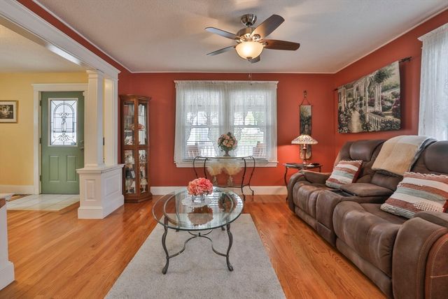 170 Warwick St, Lowell, MA 01851