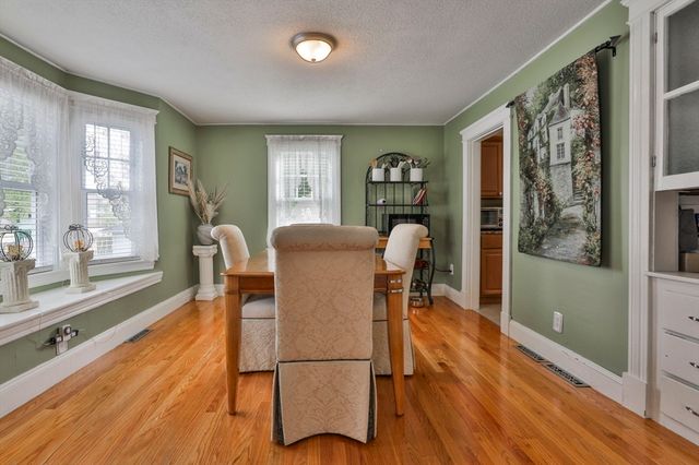 170 Warwick St, Lowell, MA 01851