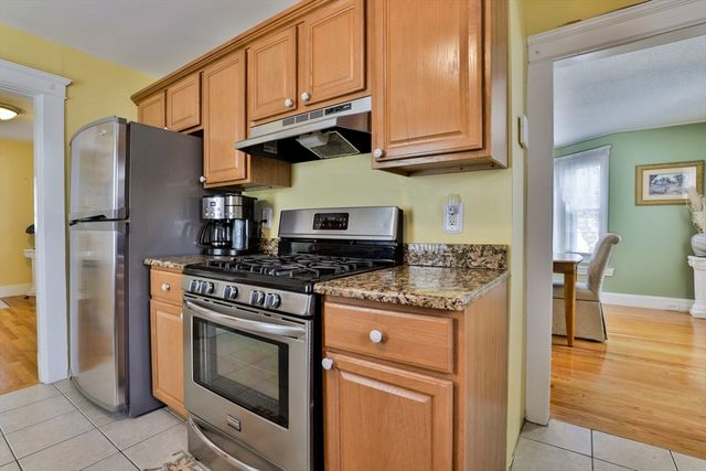 170 Warwick St, Lowell, MA 01851