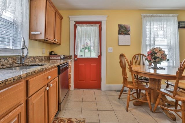 170 Warwick St, Lowell, MA 01851
