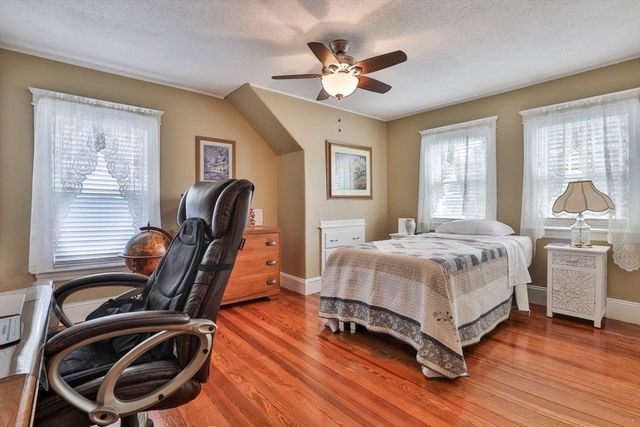 170 Warwick St, Lowell, MA 01851