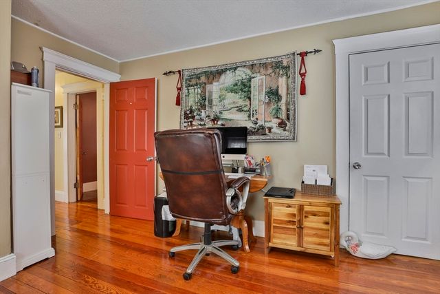 170 Warwick St, Lowell, MA 01851