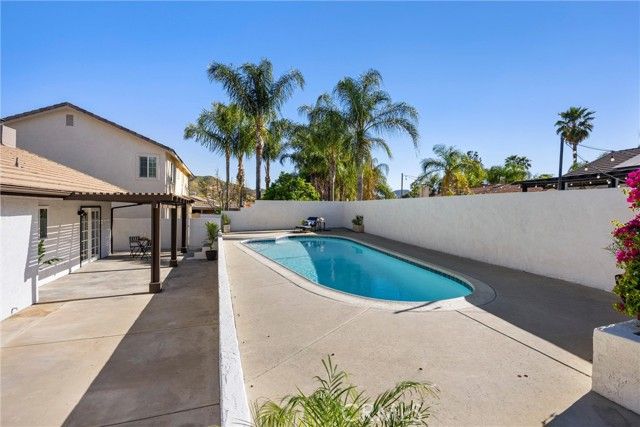 23633 Fair Weather, Canyon Lake, CA 92587