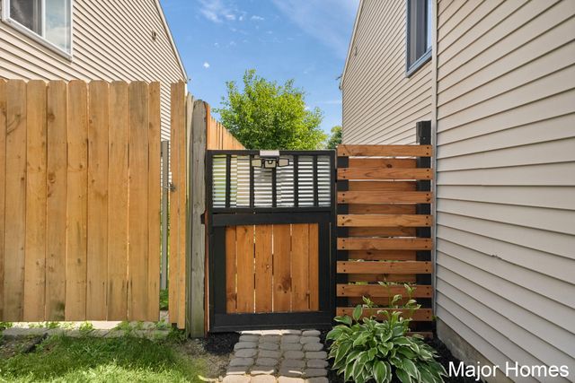 130 Regent Street Se, City Of Kentwood, MI 49548