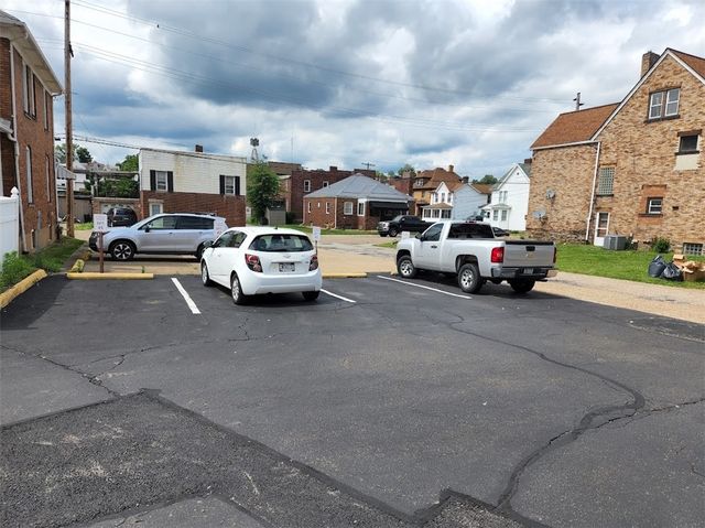 301 E 1st Ave, Tarentum, PA 15084
