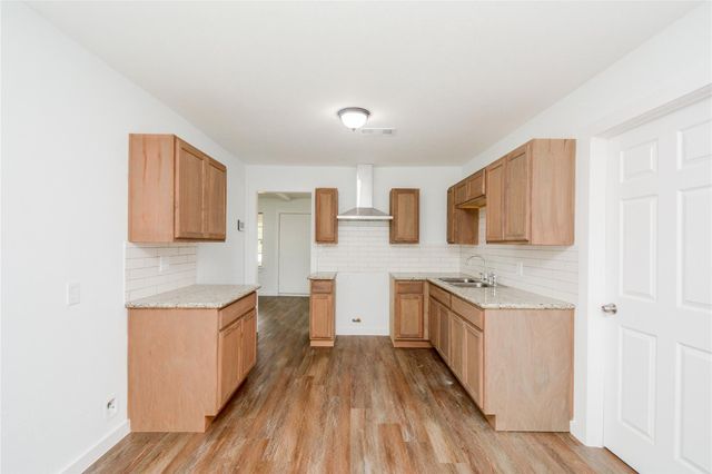 4708 Los Angeles Street, Houston, TX 77026