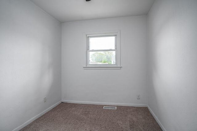 2318 N Sturdevant Street, Davenport, IA 52804