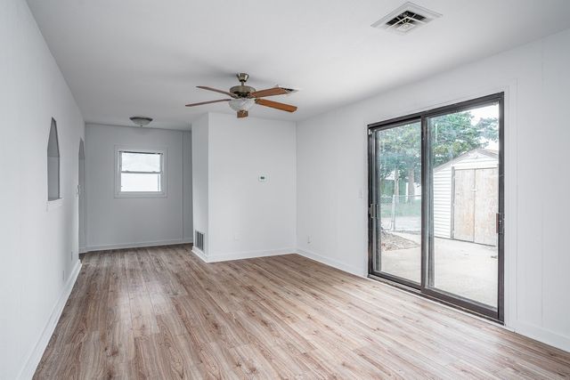 2318 N Sturdevant Street, Davenport, IA 52804