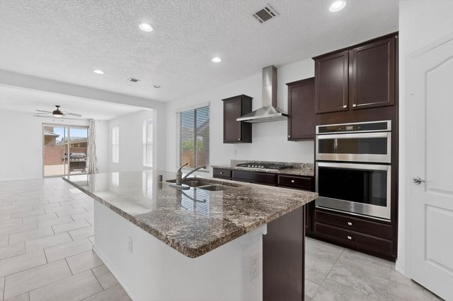 3126 Farragut Street NE, Rio Rancho, NM 87144