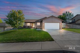 365 W Bloomington Dr, Meridian, ID 83642