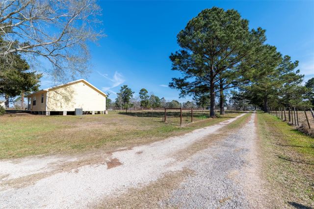 1664 Fm 1010 Road, Cleveland, TX 77327