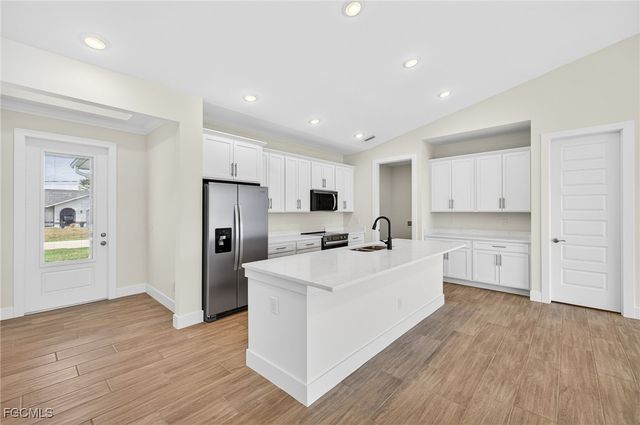 817 SW 6th AVE, Cape Coral, FL 33991