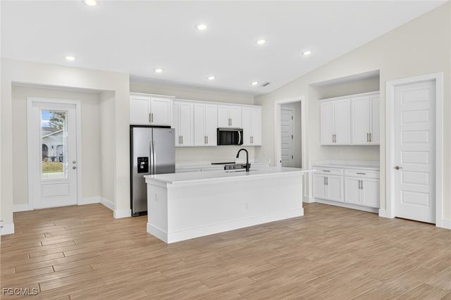 817 SW 6th AVE, Cape Coral, FL 33991