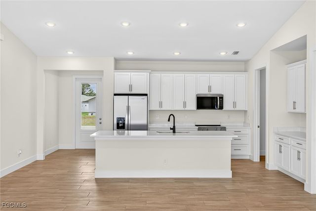 817 SW 6th AVE, Cape Coral, FL 33991