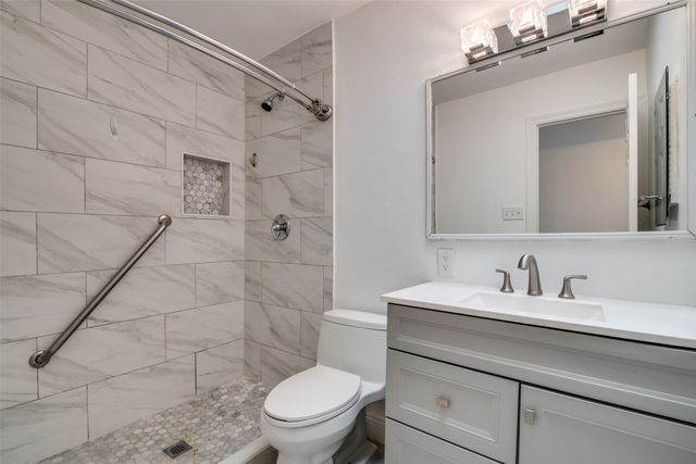 9017 Linda Vista Drive, Rowlett, TX 75088