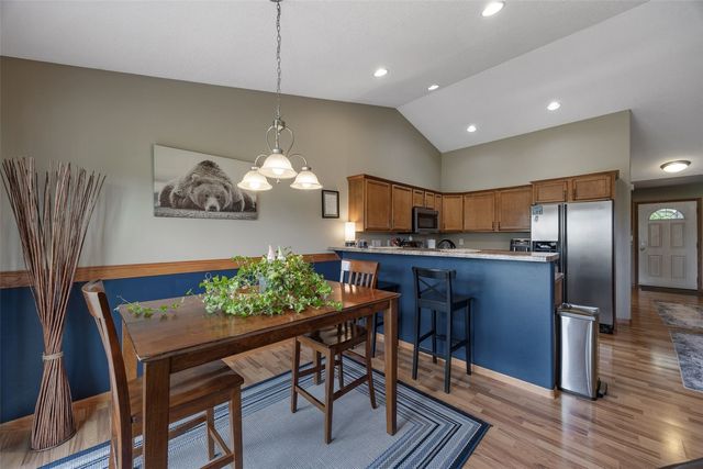 1600 Hunters Creek Way, Marion, IA 52302