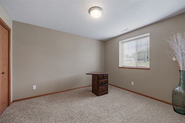 1600 Hunters Creek Way, Marion, IA 52302