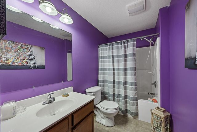 1600 Hunters Creek Way, Marion, IA 52302