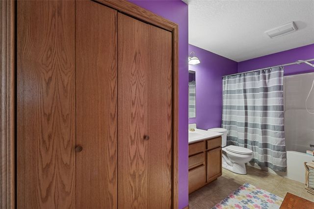 1600 Hunters Creek Way, Marion, IA 52302