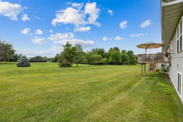 1600 Hunters Creek Way, Marion, IA 52302
