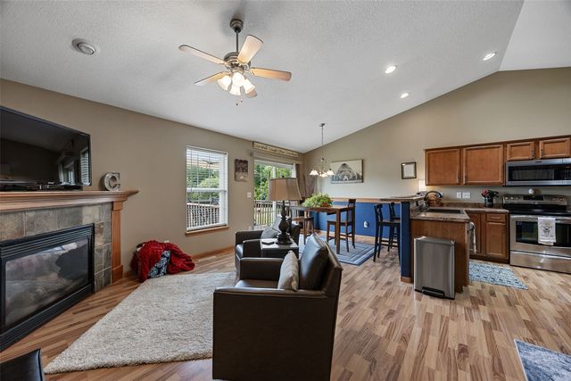 1600 Hunters Creek Way, Marion, IA 52302