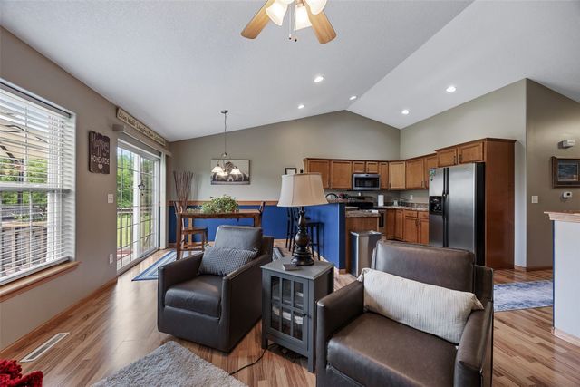 1600 Hunters Creek Way, Marion, IA 52302