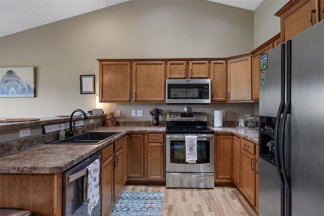 1600 Hunters Creek Way, Marion, IA 52302